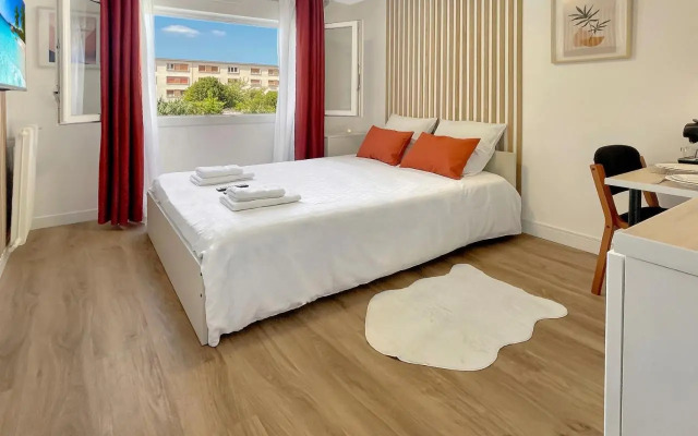 Petit coin cocooning privé 4min a pied de la gare