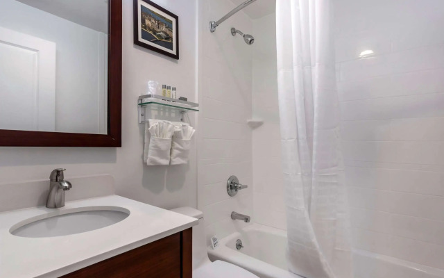 Avion Inn Near LGA Airport, Ascend Hotel Collection