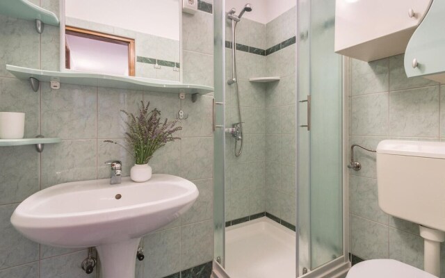 Awesome Apartment in Valbandon With 3 Bedrooms and Wifi