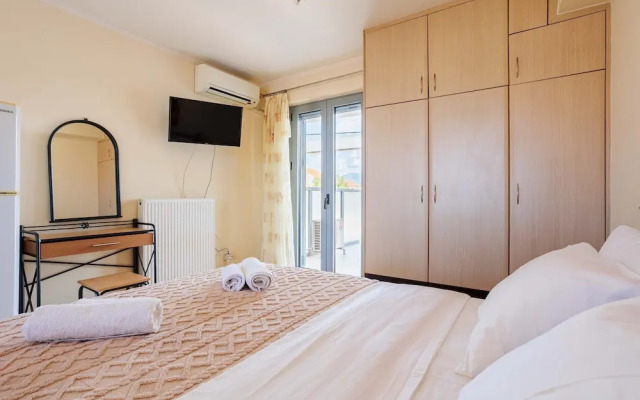 Cozy Studio w Balcony in the Center of Filiatra