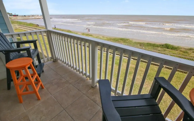 Seascape 2113 2 Bedroom Condo by RedAwning