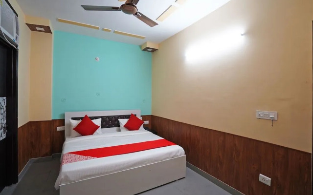 OYO 46922 Qlark White Palace