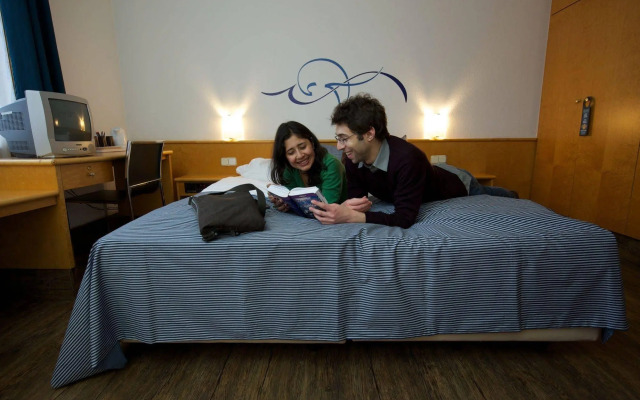 The 4 You Hostel & Hotel