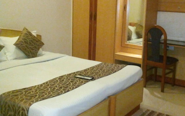 OYO 331 Hotel Skanda Shelters