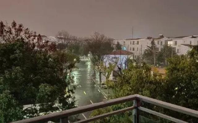 Shanghai Huahui Hotel themed apartment