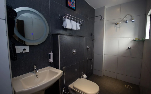 Capital O 36137 Vihaari 24 Business Hotel