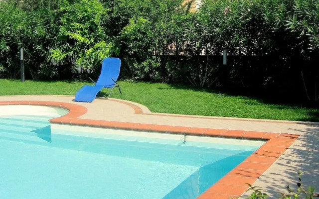 Elegant Holiday Home in Lazise with Swimming Pool near Lake