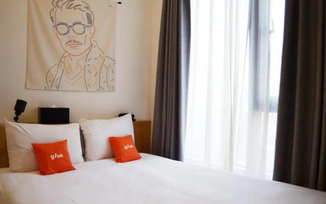 glue Hotel