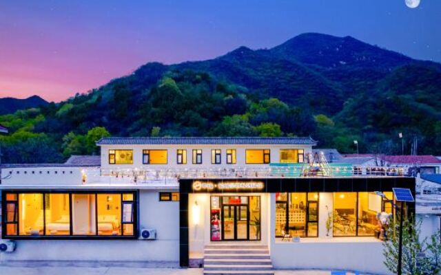 Not late Great Wall Landscape Private Soup Homestay