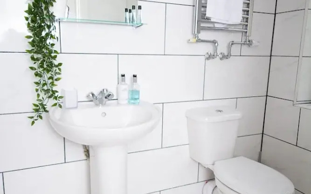 Short Stay Bristol - Mina B Apartment