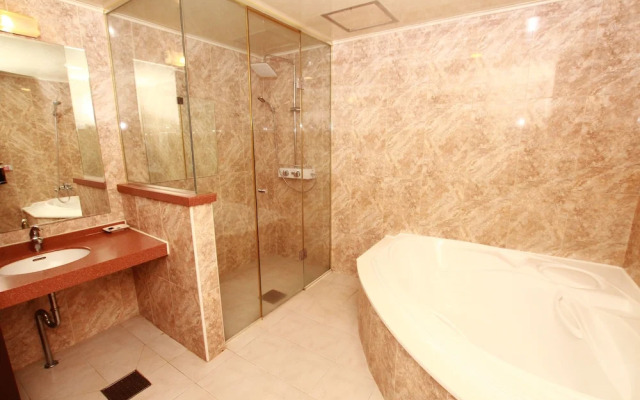 Amour Hotel