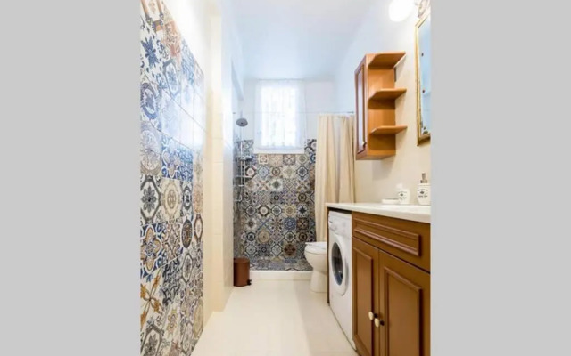 Neoclassical apartment with 3 bedrooms in Piraeus