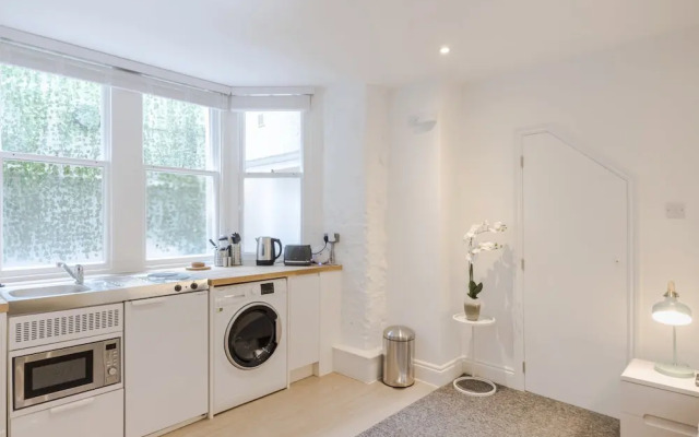 4 Berkeley Sq - YourApartment