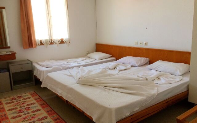 Parmis Rooms