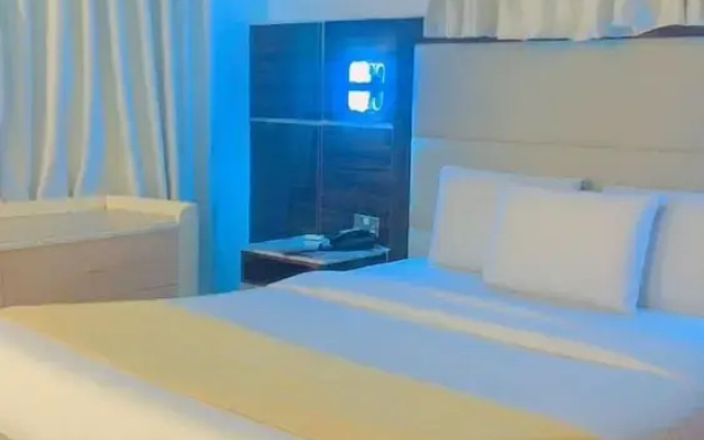 Flora Suites