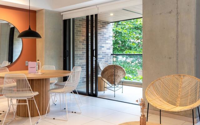 w Lovely 2BR w Balcony n AC in Laureles