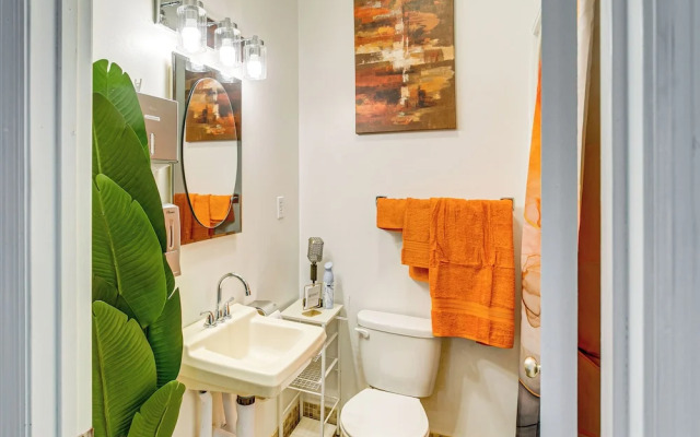 Close to Hospital & Dtwn! Quiet Waycross Home