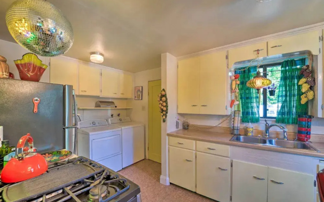 Walk to Olde Town Arvada - 1940 Vintage Bungalow!