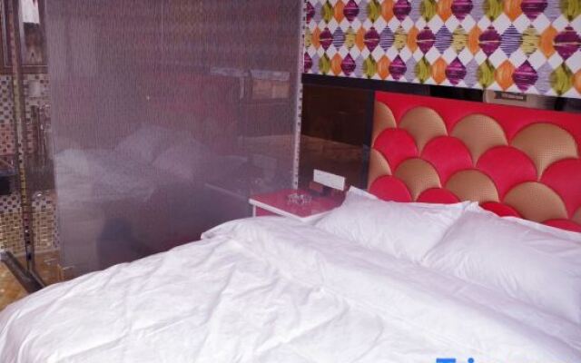 Shanghai Yahong Fashion Hotel