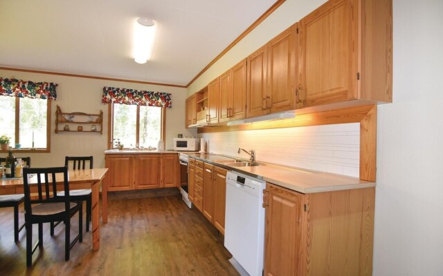 Awesome Home in Ed With 4 Bedrooms and Wifi