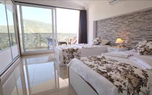 Villa Deniz by Akdenizvillam