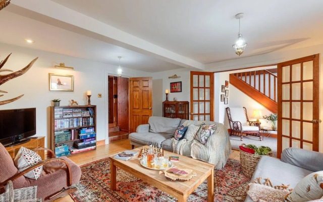 Spacious Characterful House W/views & Large Garden