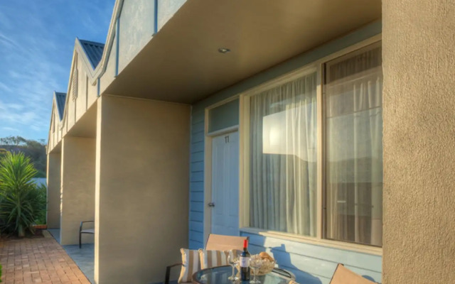 Sorrento Beach Motel