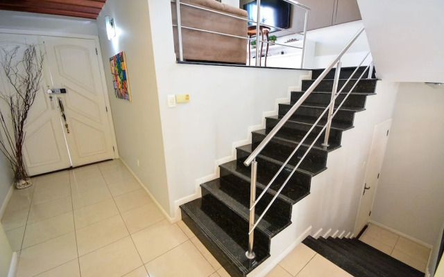 Elegante Casa com Piscina - João Paulo