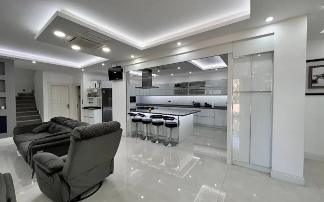 Luxury 7-bed Villa With Pool and Jacuzzi, Fethiye