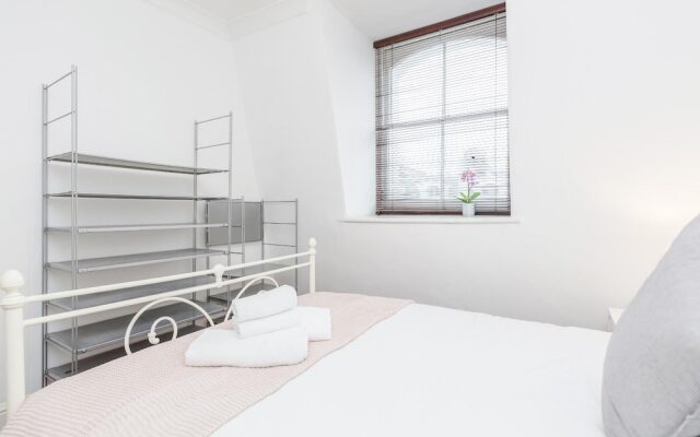 Bright stylish Nott Hill apart sleeps 6