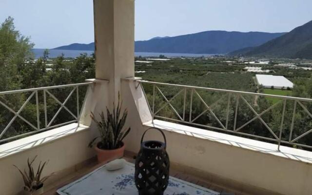 East Red Rock and View Leonidio maisonette studio