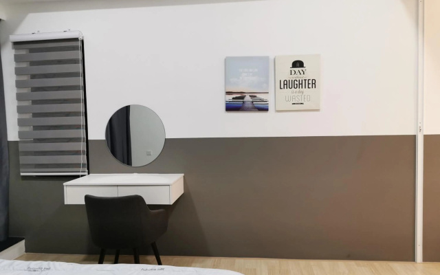REVO at AURORA PLACE, Pavilion 2, 5 Minutes To AXIATA ARENA BUKIT JALIL FREE WIFI by De Harlequins Guesthouse – Guest Rooms – Kuala Lumpur