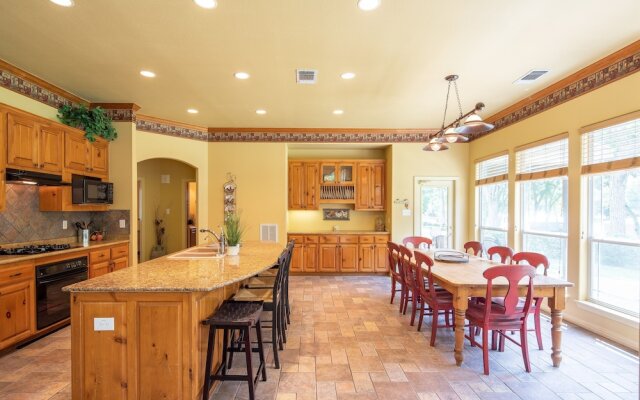 Pecan Shores Retreat by RedAwning