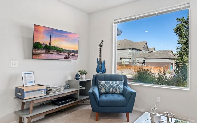 First Class Stylish Townhome Near Old Town!