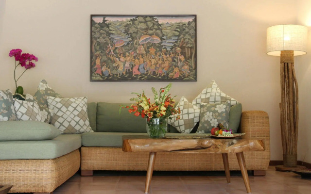 Cili Emas Oceanside Resort
