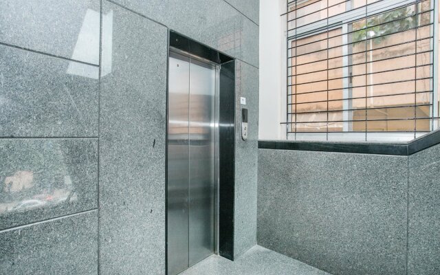 OYO 15711 Athiti Residency