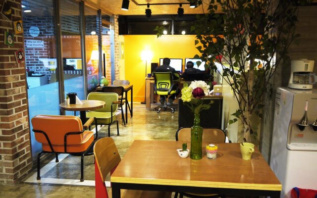 Travelers Planet Studio Type Hostel