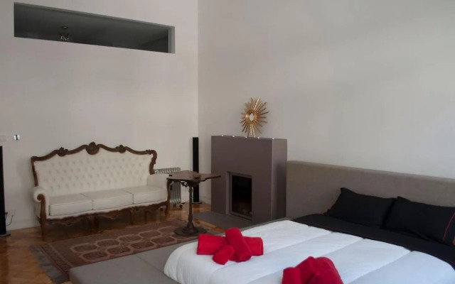 Amazing Riverside Balcony 2Br Apartment