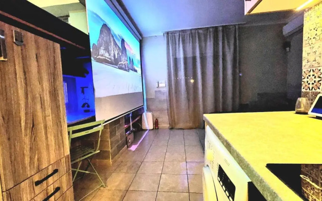 Athens Cozy Studio 30 Sq m semi basement