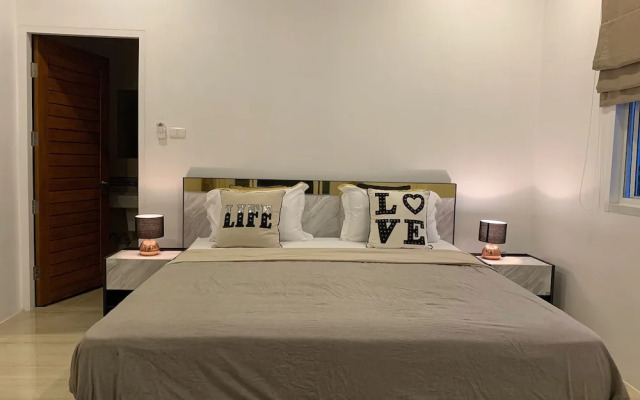 Private Villa with Pool near Laguna