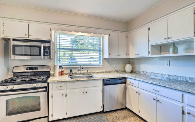 Bright Boynton Beach Getaway w/ Patio!