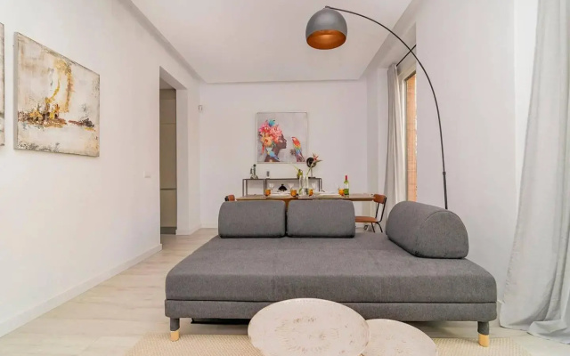 Apartment with Balconies in La Latina by Batuecas