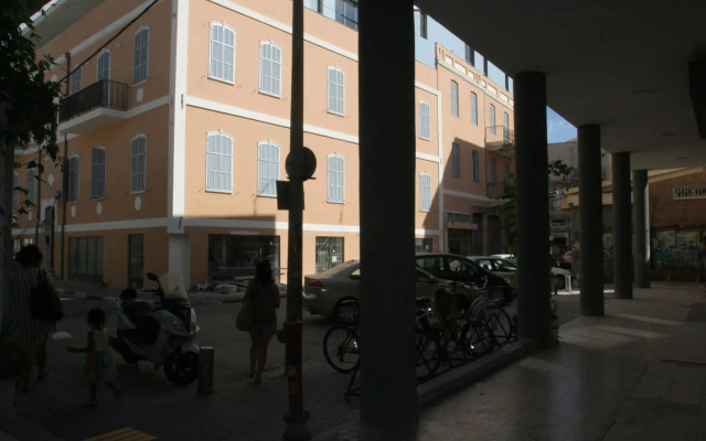 Rena's House