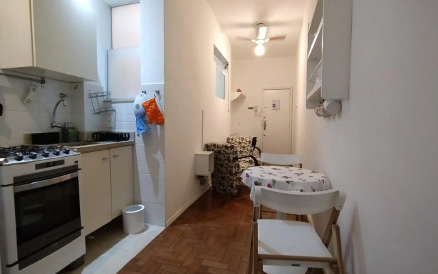 Apartamentos em Gomes Carneiro 84/Copanema