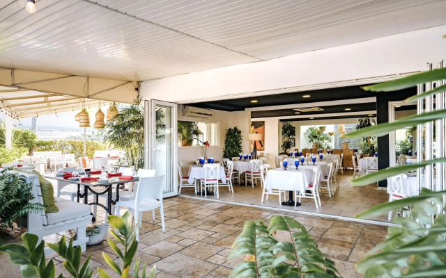 Playa Linda Beach Resort
