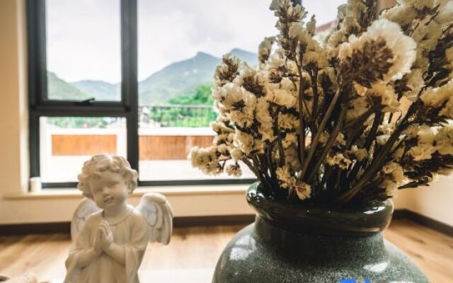 White Bird Field B&B (Jiu Shan Shan)