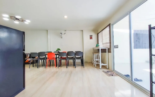 GAO Phala beachfront hostel & pool villa