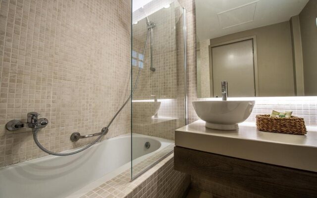 The Bay Hotel & Suites
