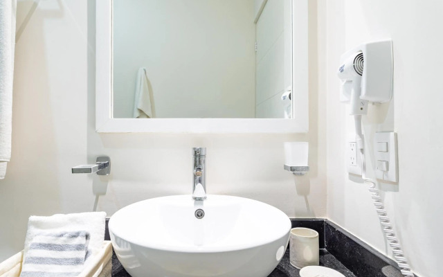 Ultra Luxury Condo, Rooftop Pool and HIGH SECURITY, Viva Residence