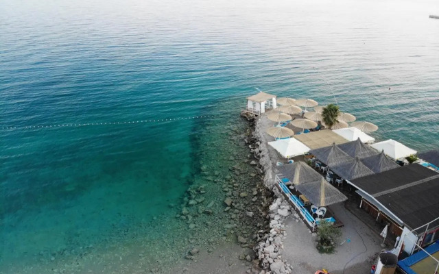Apartments and rooms with WiFi Njivice, Krk - 5362